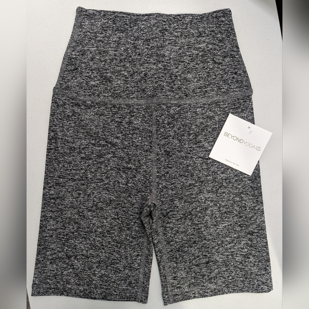 NWT Gray Beyond Yoga Biker Shorts Small